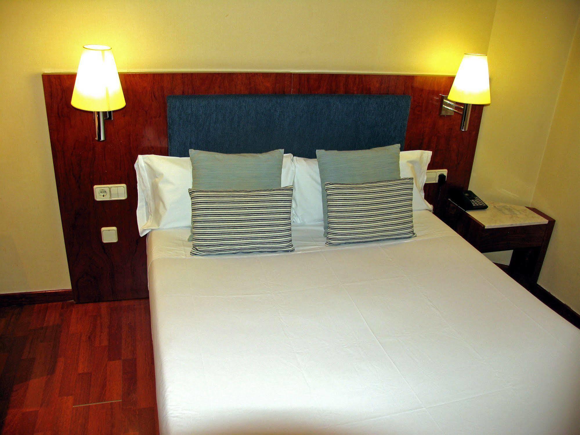 Hotel Pedralbes Барселона Екстер'єр фото