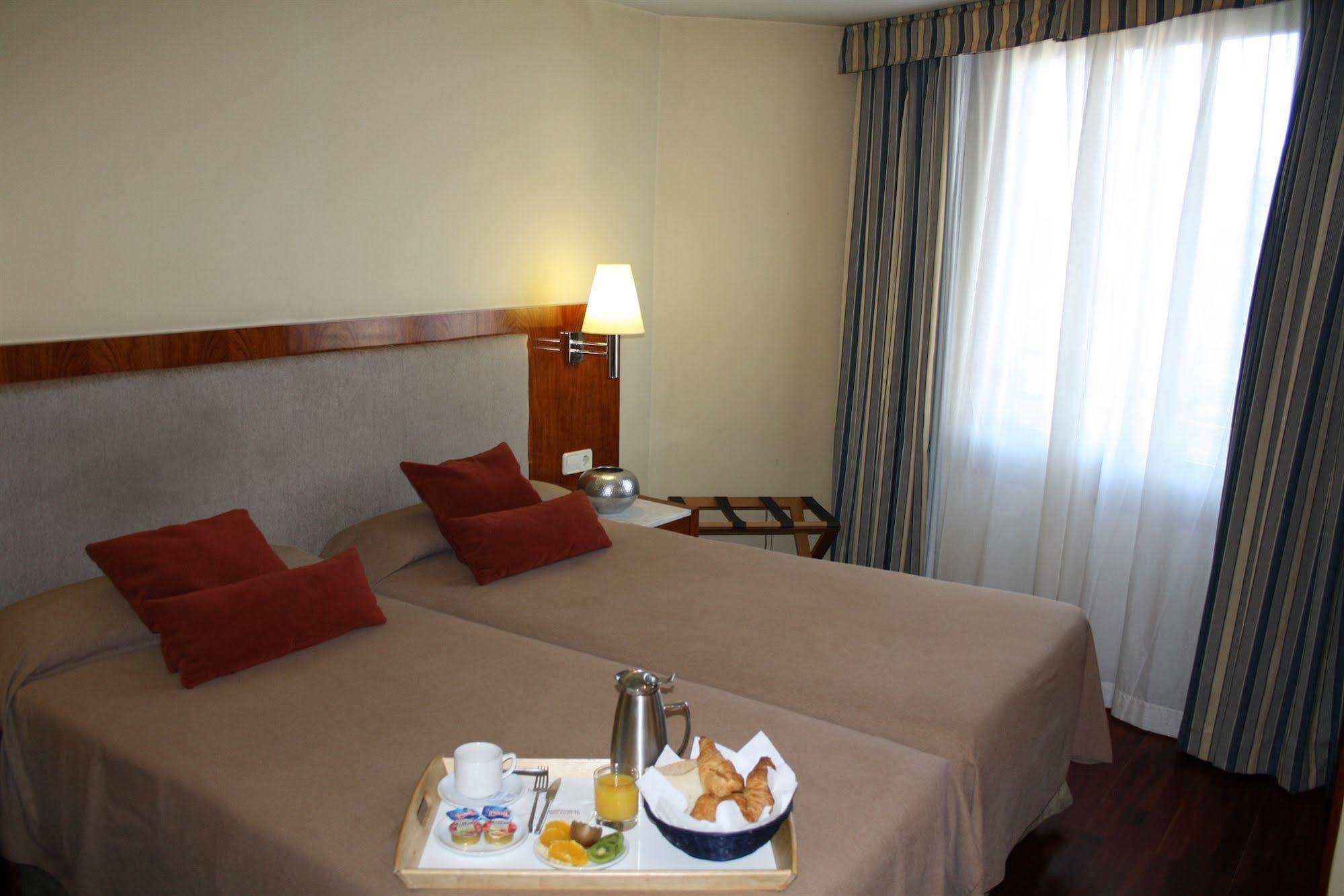 Hotel Pedralbes Барселона Екстер'єр фото